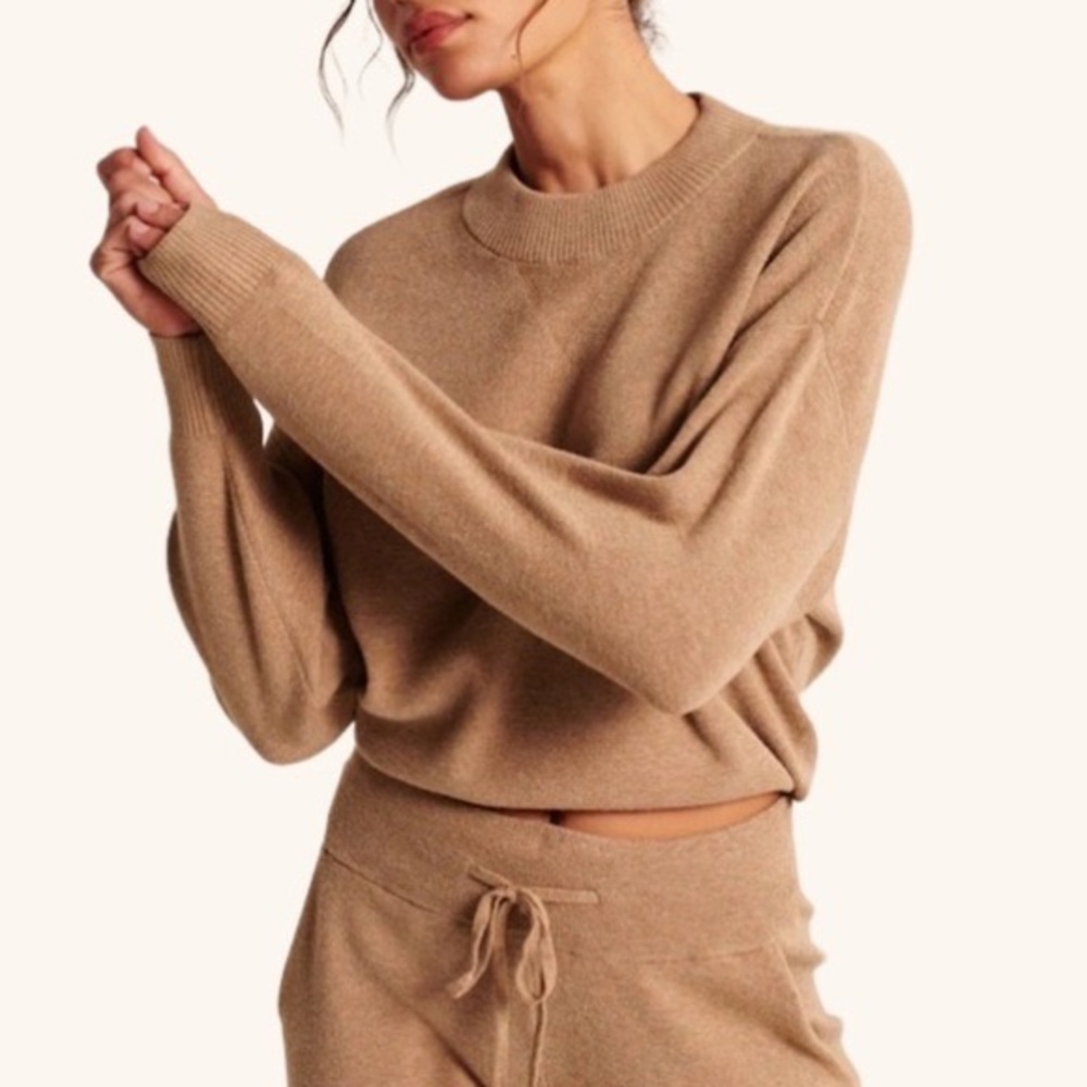 Abercrombie crewneck lounge sweater - small - tan